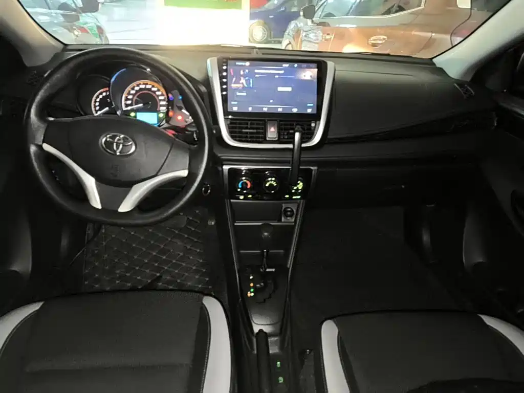 Toyota Yaris L 2020 — фото 10