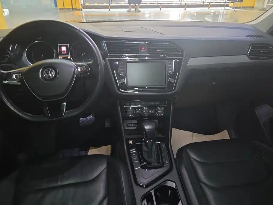 Volkswagen Tiguan L 2018 — фото 12