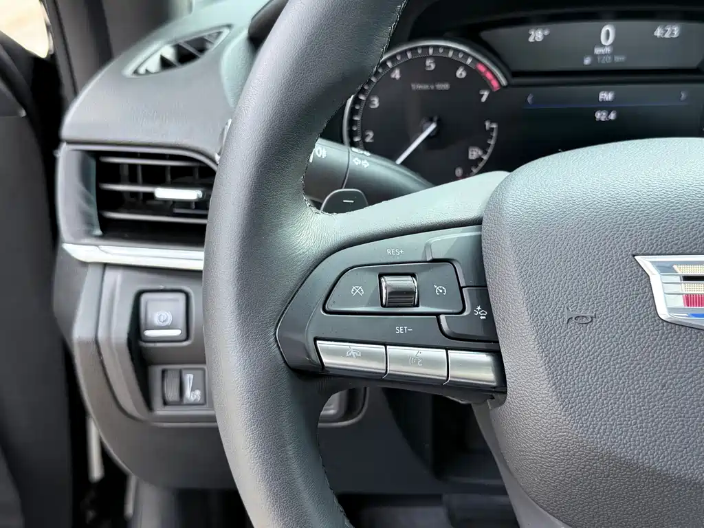 Cadillac CT4 2022 — фото 14