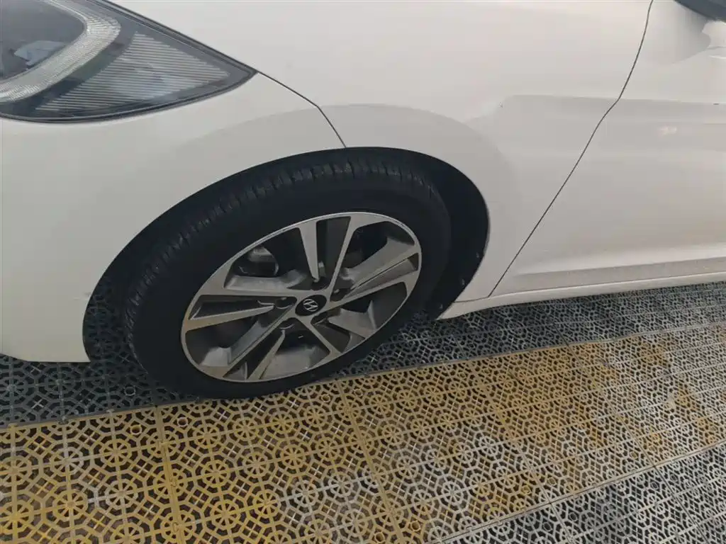 Hyundai Elantra 2017 — фото 23