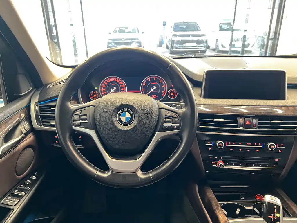 BMW X5 2018 — фото 11
