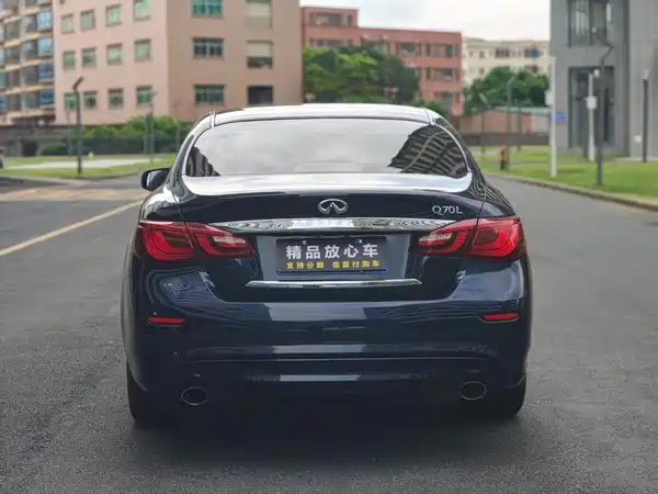 Infiniti Q70 2018