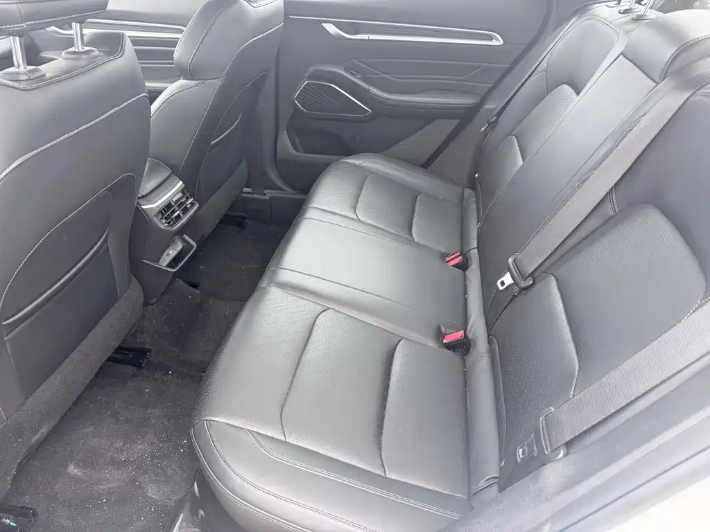 Geely Emgrand 2022