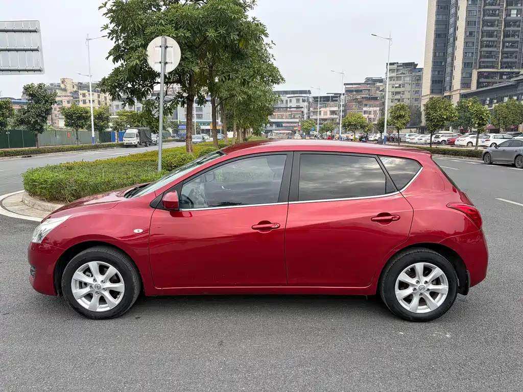 Nissan Tiida 2014 — фото 3