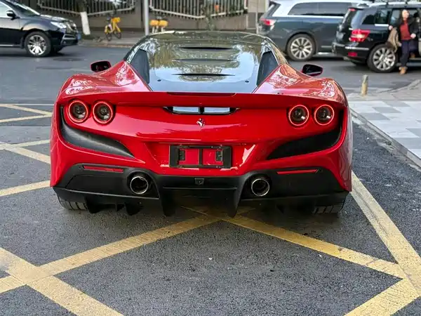 Ferrari F8 2023