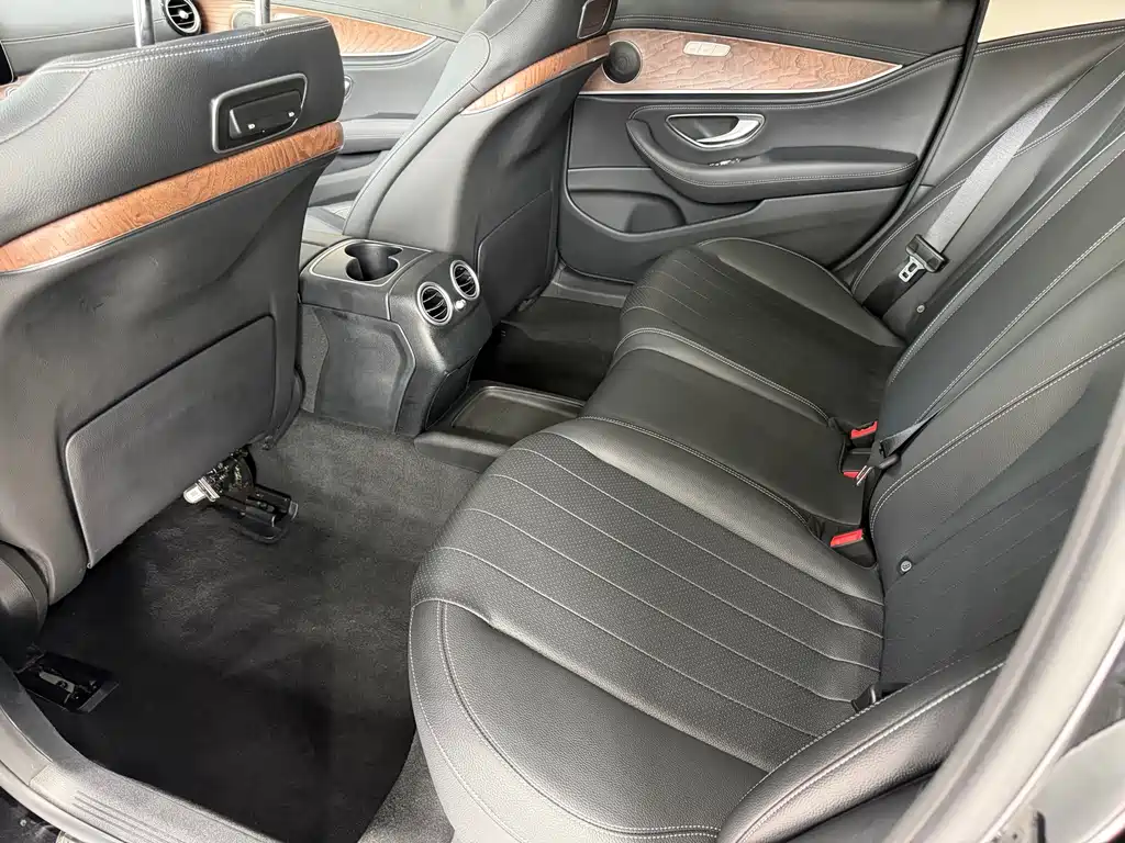 Mercedes-Benz E-Class 2018 — фото 13