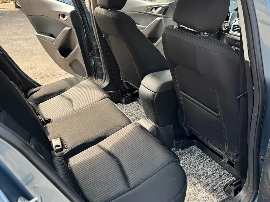 Mazda 3 Axela 2016 — фото 10
