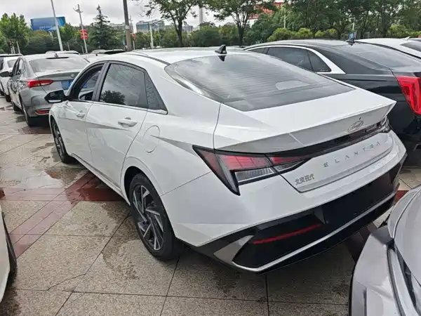 Hyundai Elantra 2025