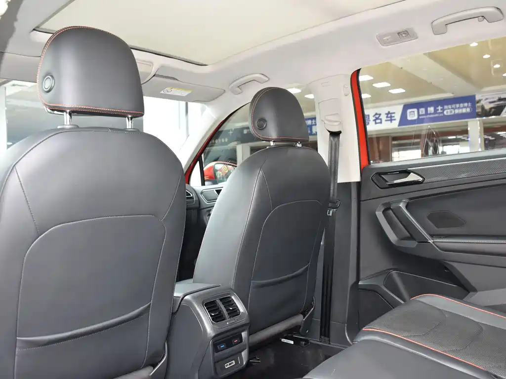 Volkswagen Tiguan L 2017 — фото 10