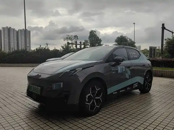 Lynk & Co Z20 2024