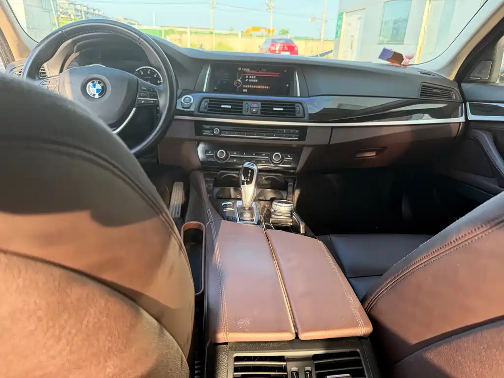 BMW 5 Series 2017 — фото 14