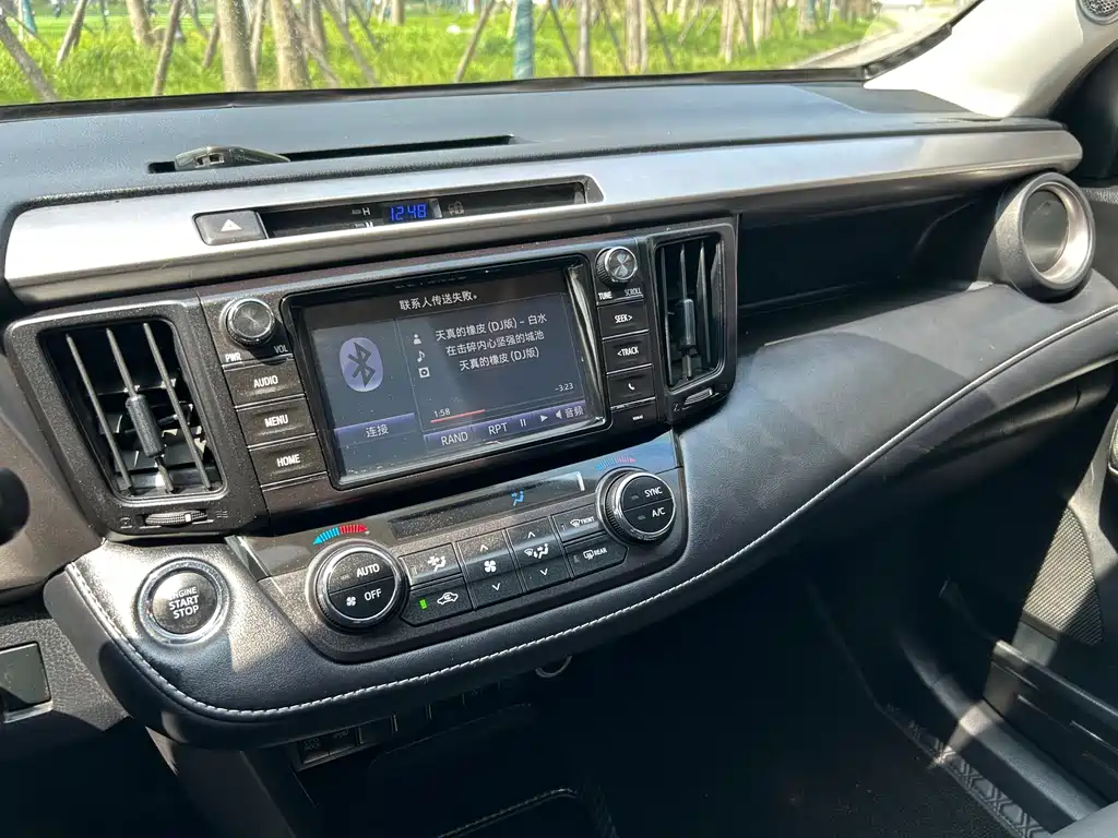 Toyota RAV4 2017 — фото 18