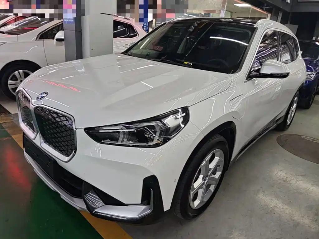 BMW iX1 2024
