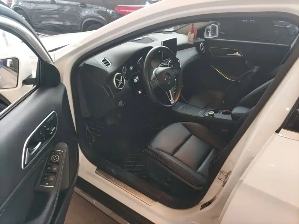 Mercedes-Benz GLA 2016 — фото 16