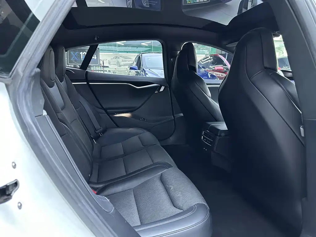 Tesla Model S 2018 — фото 10