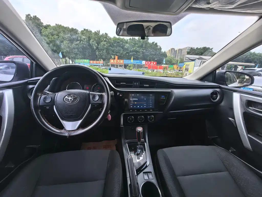 Toyota Corolla 2018 — фото 6
