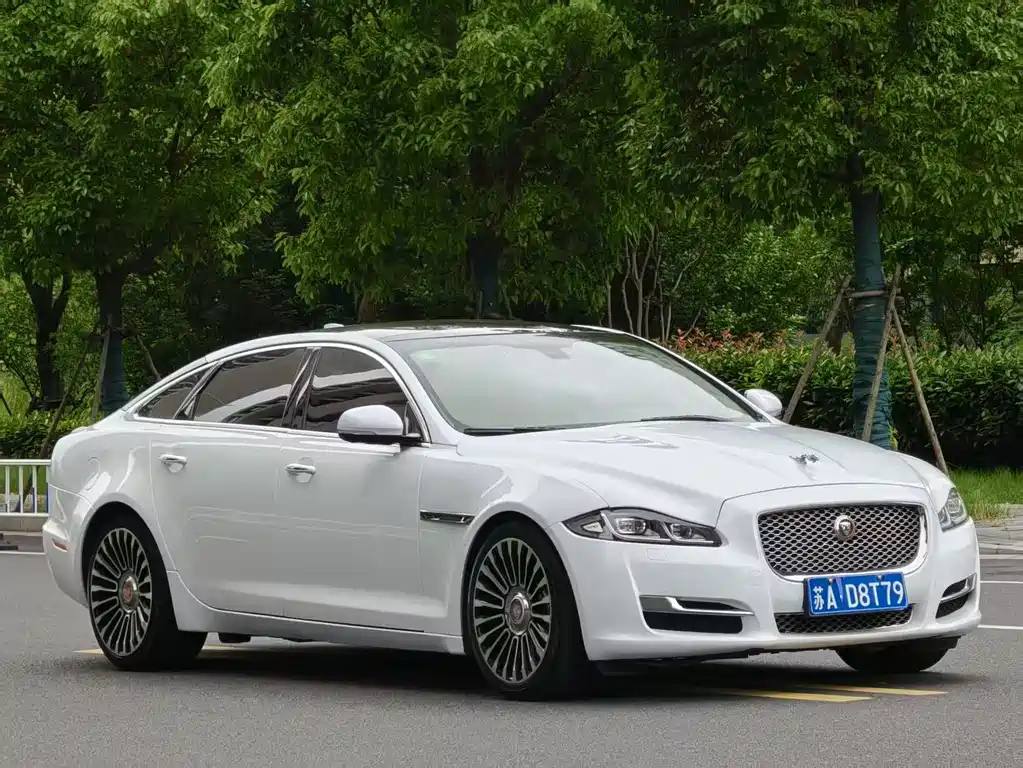 Jaguar XJ 2016 — фото 3