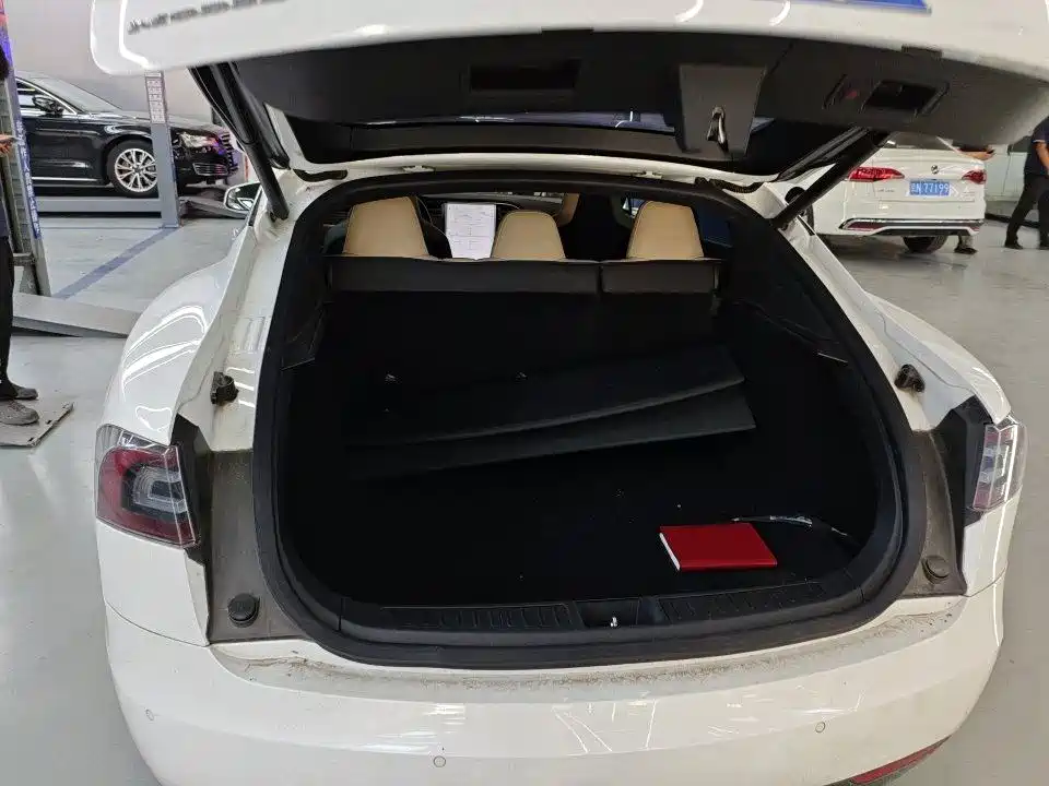 Tesla Model S 2016