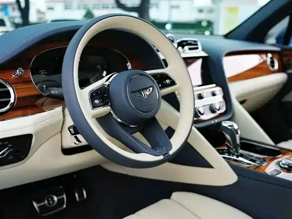 Bentley Bentayga 2023