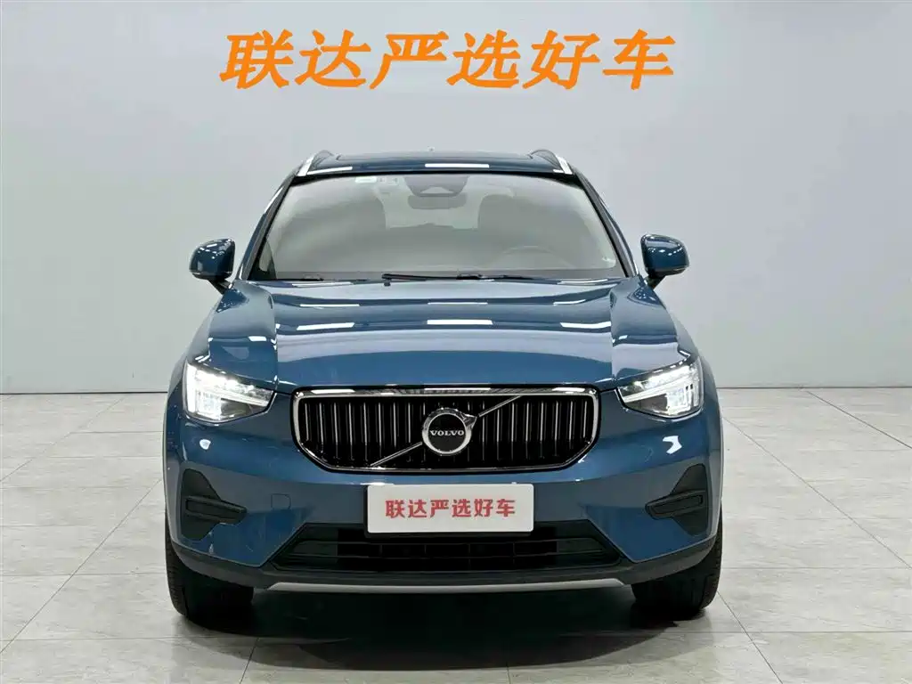 Volvo XC40 2023 — фото 22