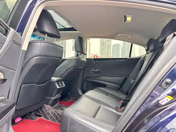 Lexus ES 2018