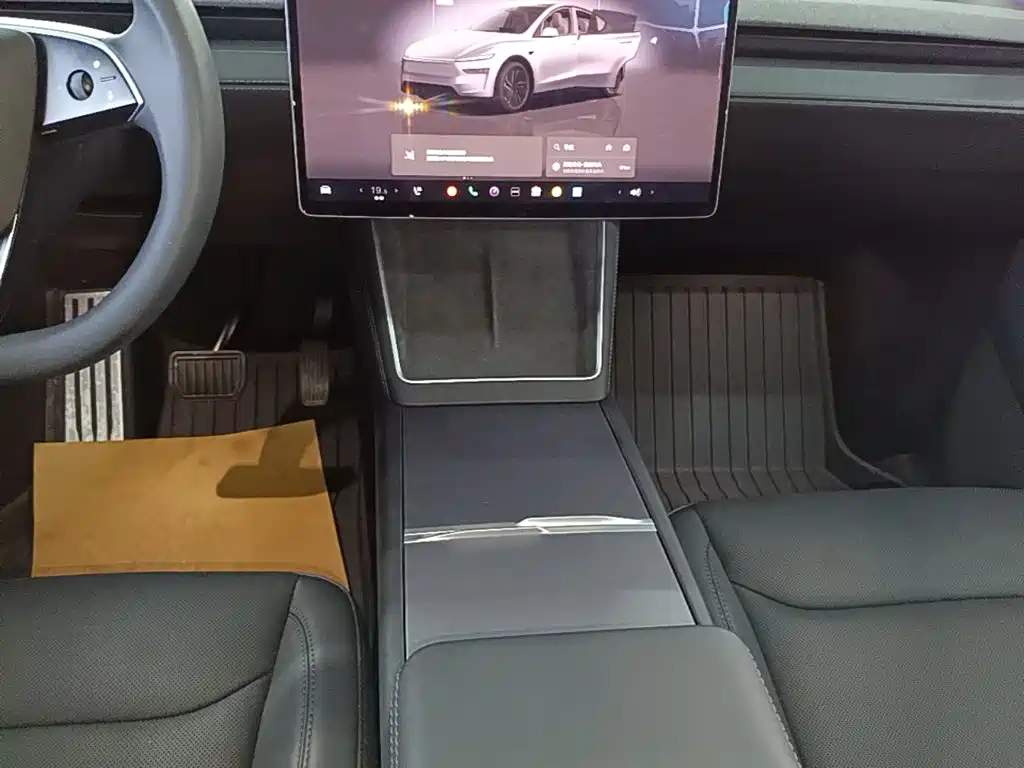 Tesla Model Y 2025 — фото 14