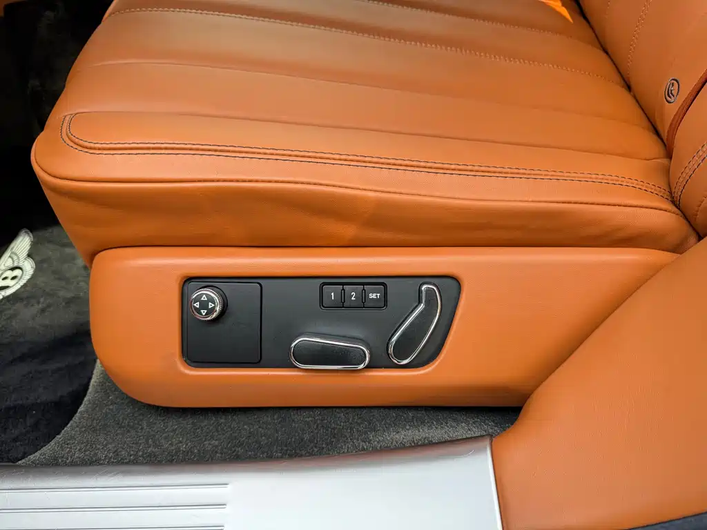 Bentley Flying Spur 2017 — фото 21