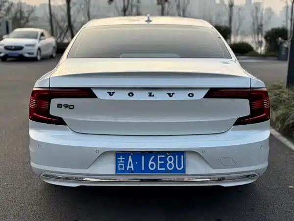 Volvo S90 2023