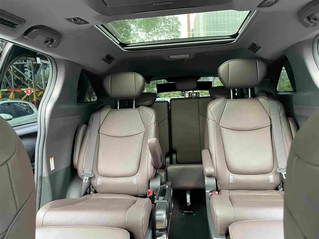 Toyota Sienna 2024 — фото 15
