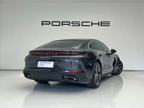 Porsche Panamera 2025