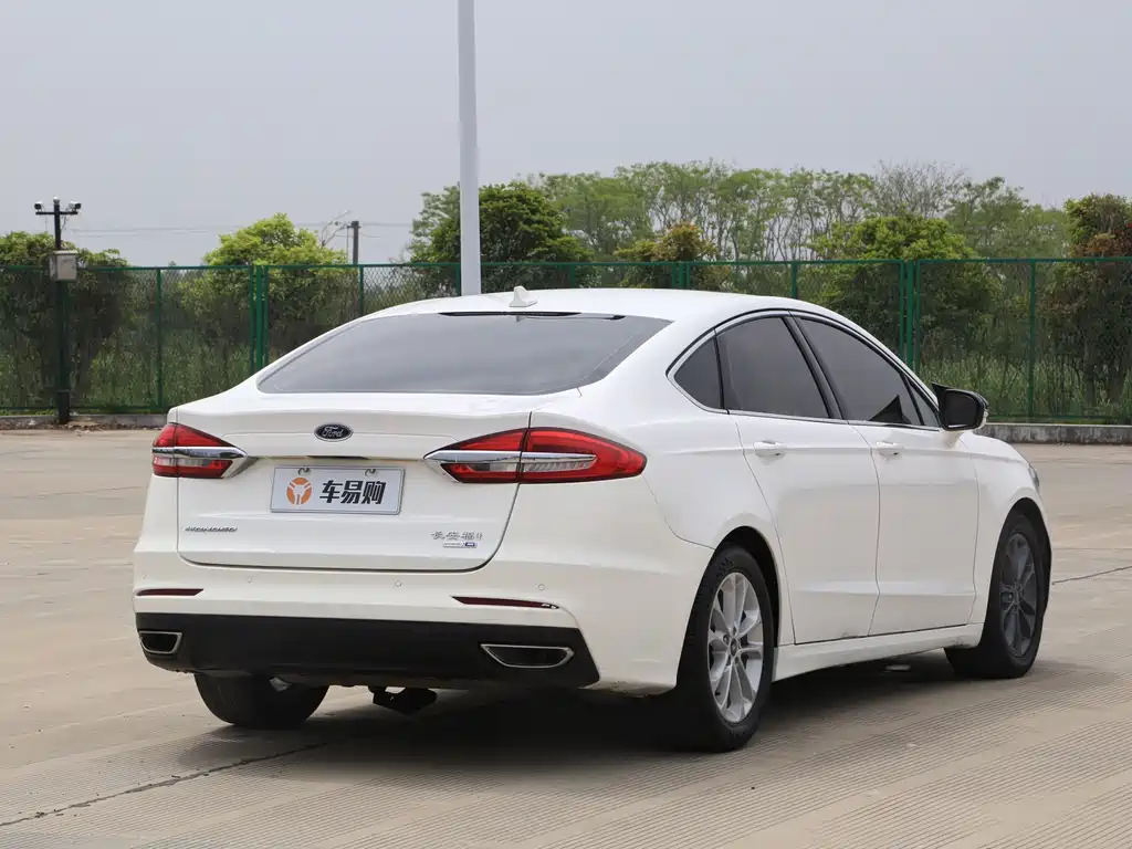 Ford Mondeo 2018 — фото 21