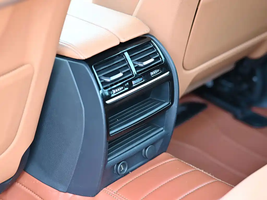 BMW 5 Series 2019 — фото 13