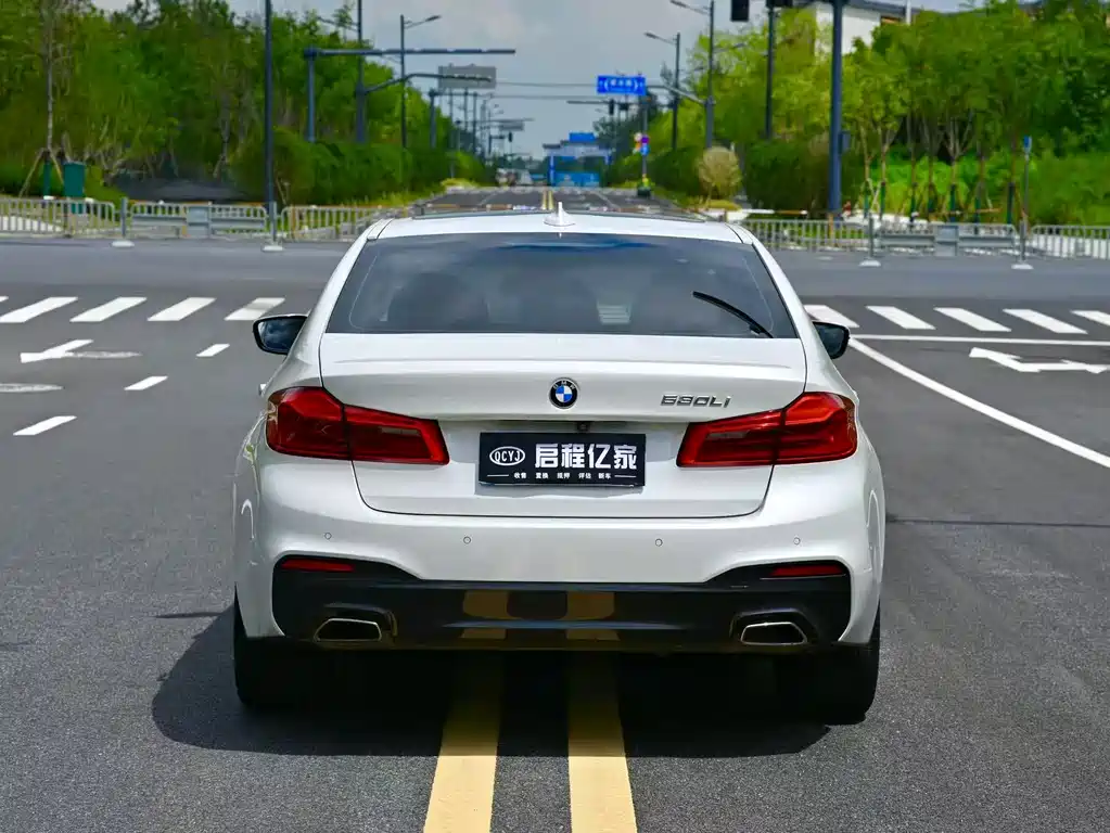 BMW 5 Series 2019 — фото 15