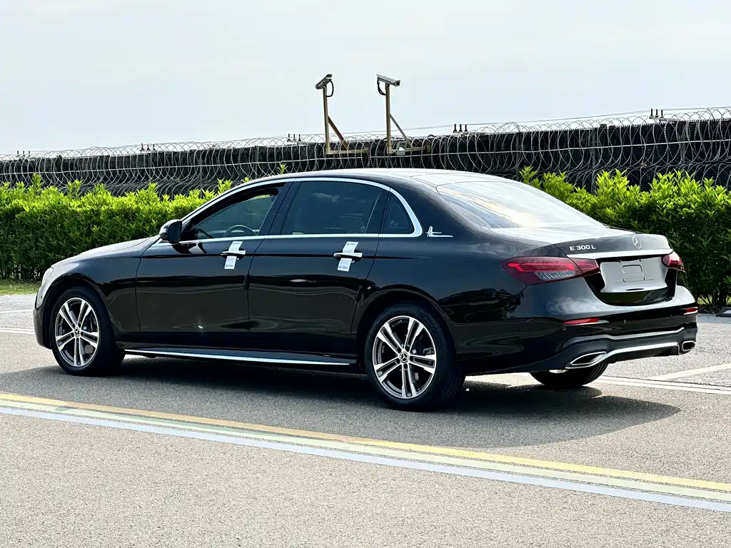 Mercedes-Benz E-Class 2022 — фото 5
