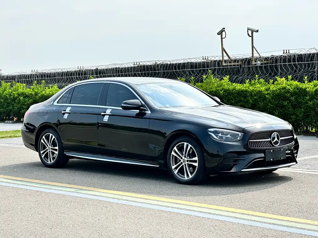 Mercedes-Benz E-Class 2022 — фото 3