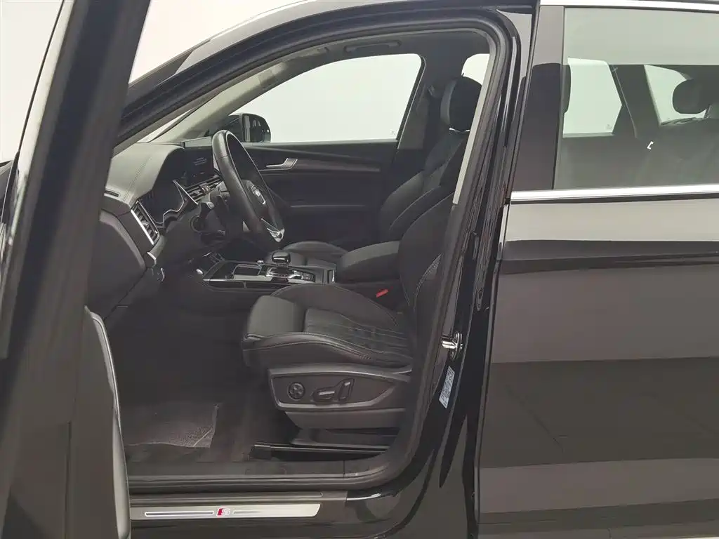 Audi Q5L 2023 — фото 10