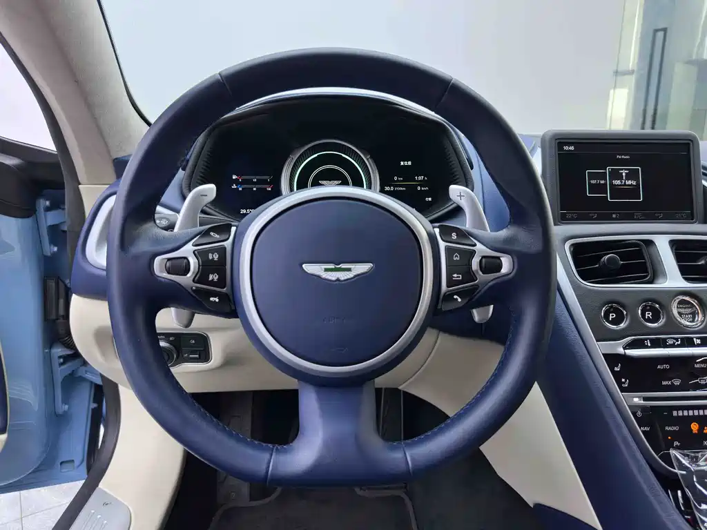 Aston Martin DB11 2020 — фото 14