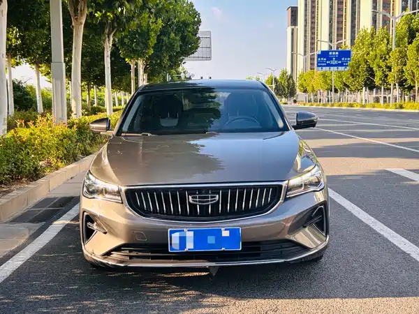 Geely Emgrand 2022