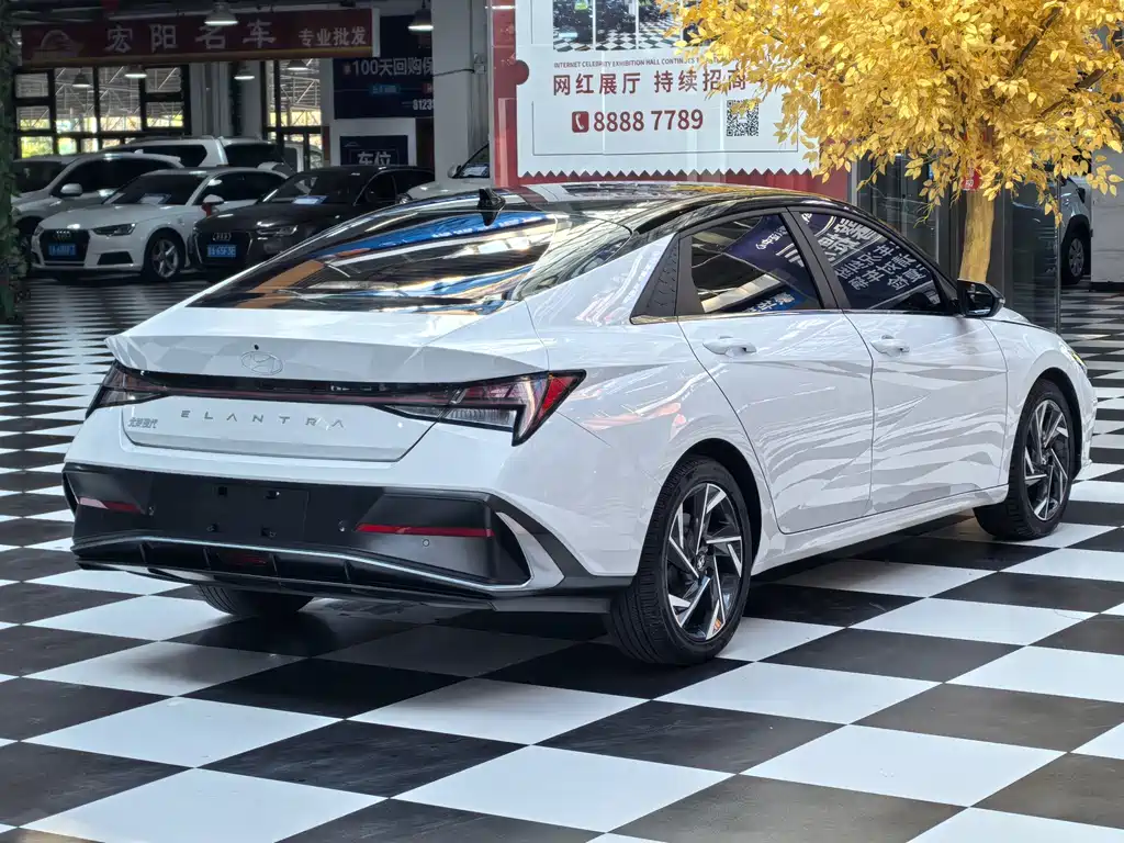 Hyundai Elantra 2023