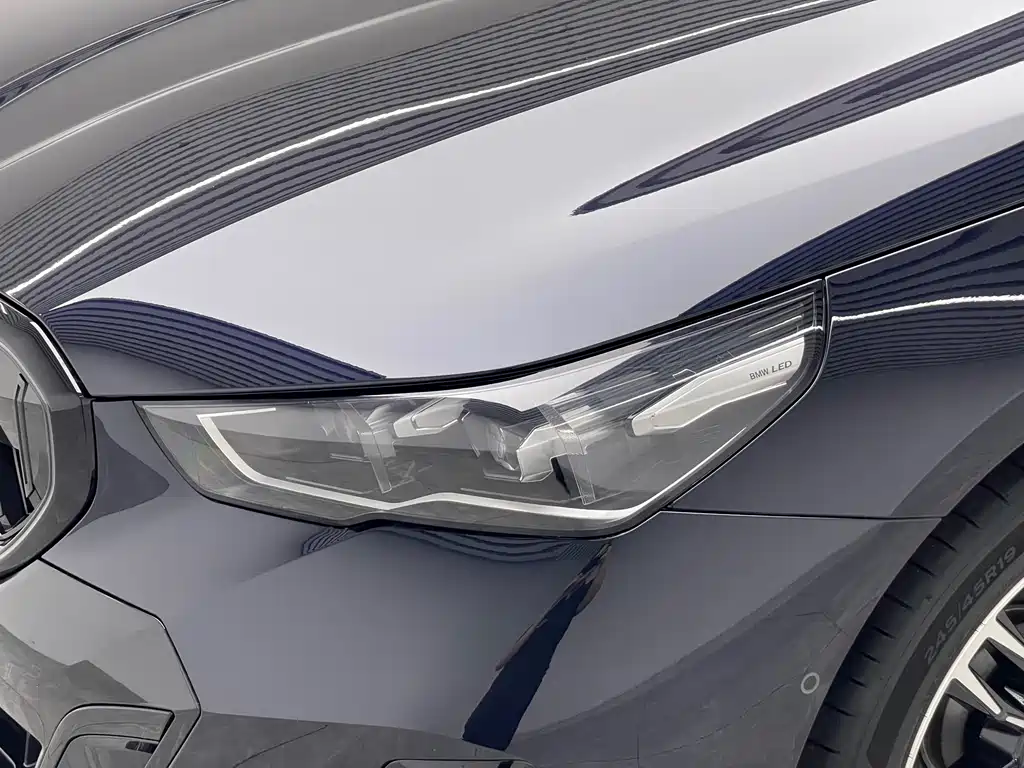 BMW 5 Series 2025 — фото 18