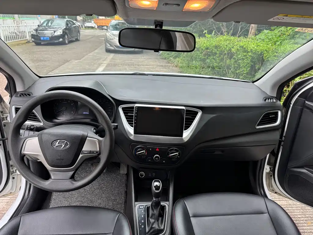 Hyundai Verna 2017 — фото 13