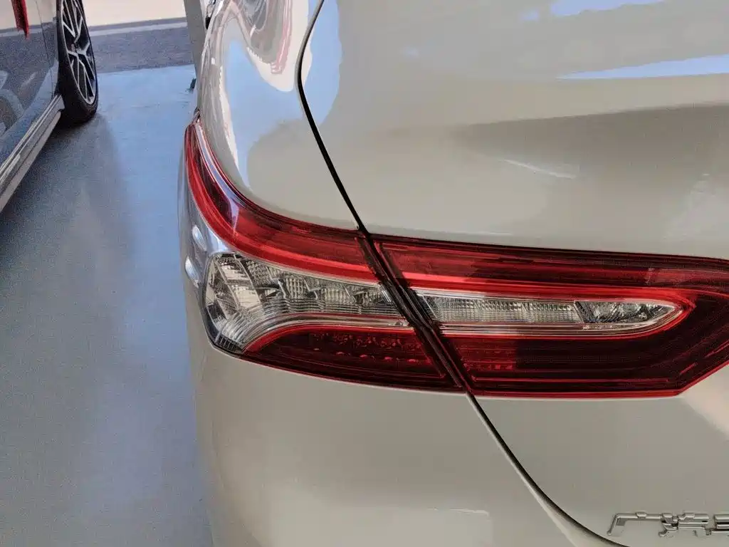 Toyota Camry 2021 — фото 12