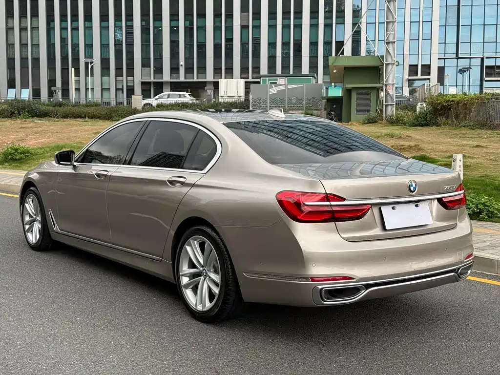 BMW 7 Series 2018 — фото 6