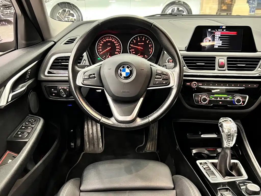 BMW 1 Series 2017 — фото 19