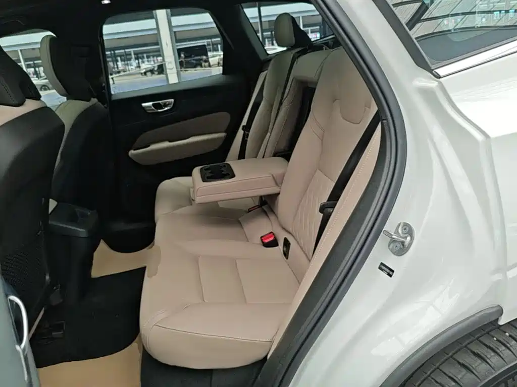 Volvo XC60 2025 — фото 17