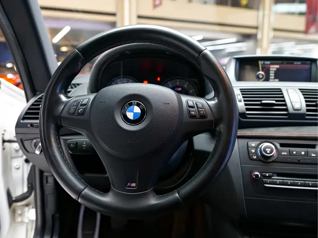 BMW 1 Series M 2012 — фото 12