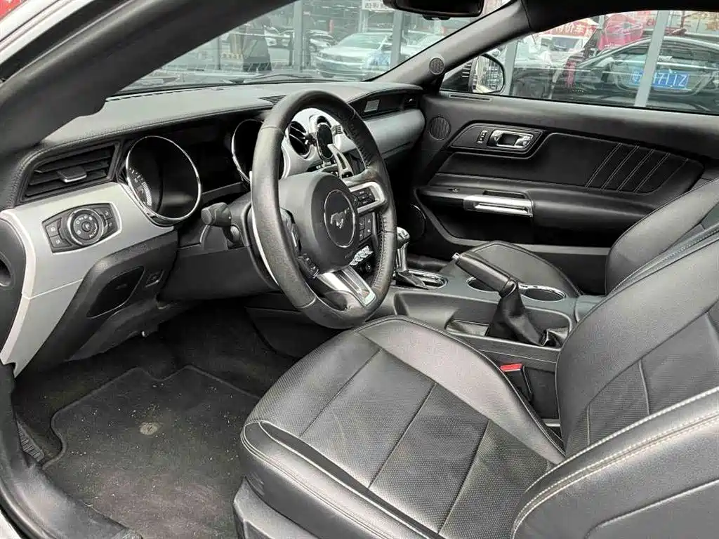 Ford Mustang 2017 — фото 12