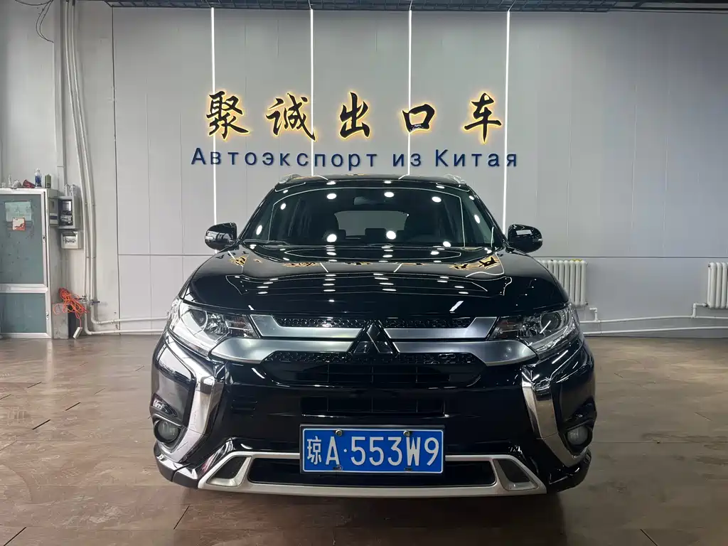 Mitsubishi Outlander 2022 — фото 2