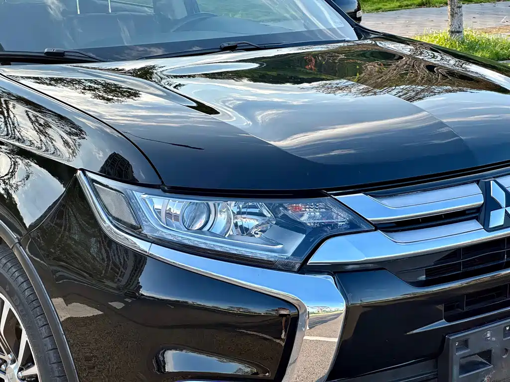 Mitsubishi Outlander 2018 — фото 7