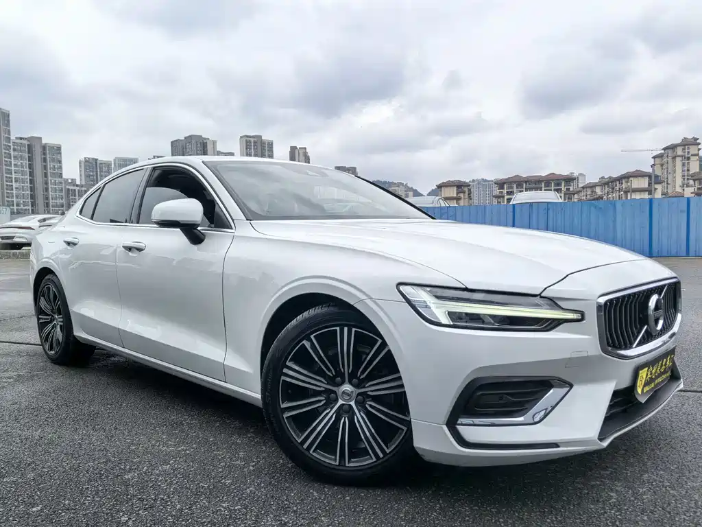 Volvo S60 2021 — фото 3